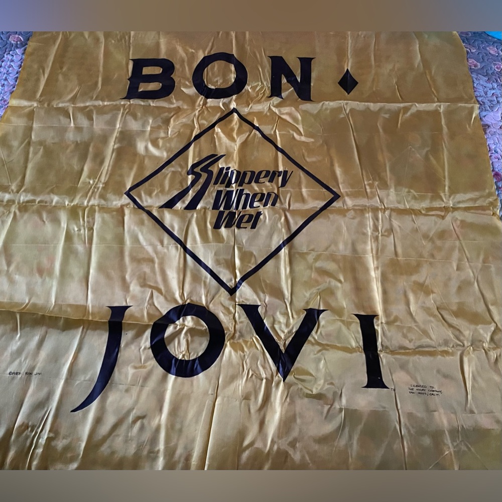 🎸🤘Vintage Bon Jovi “Slippery When Wet” Wall Tapestry 🤘🎸